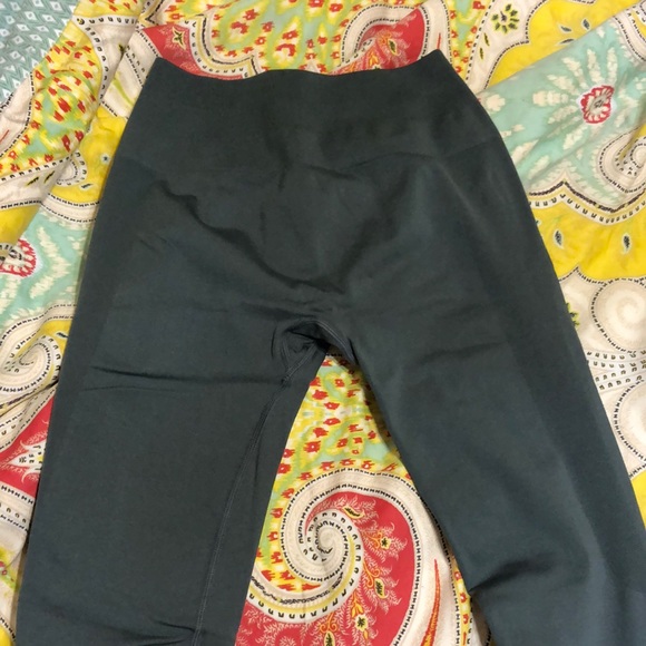 *SOLD* Aurola scrunch leggings - Picture 1 of 2